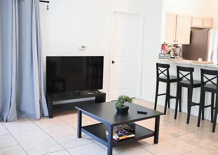 Home Away From Home Close To Parks - Pet Friendly