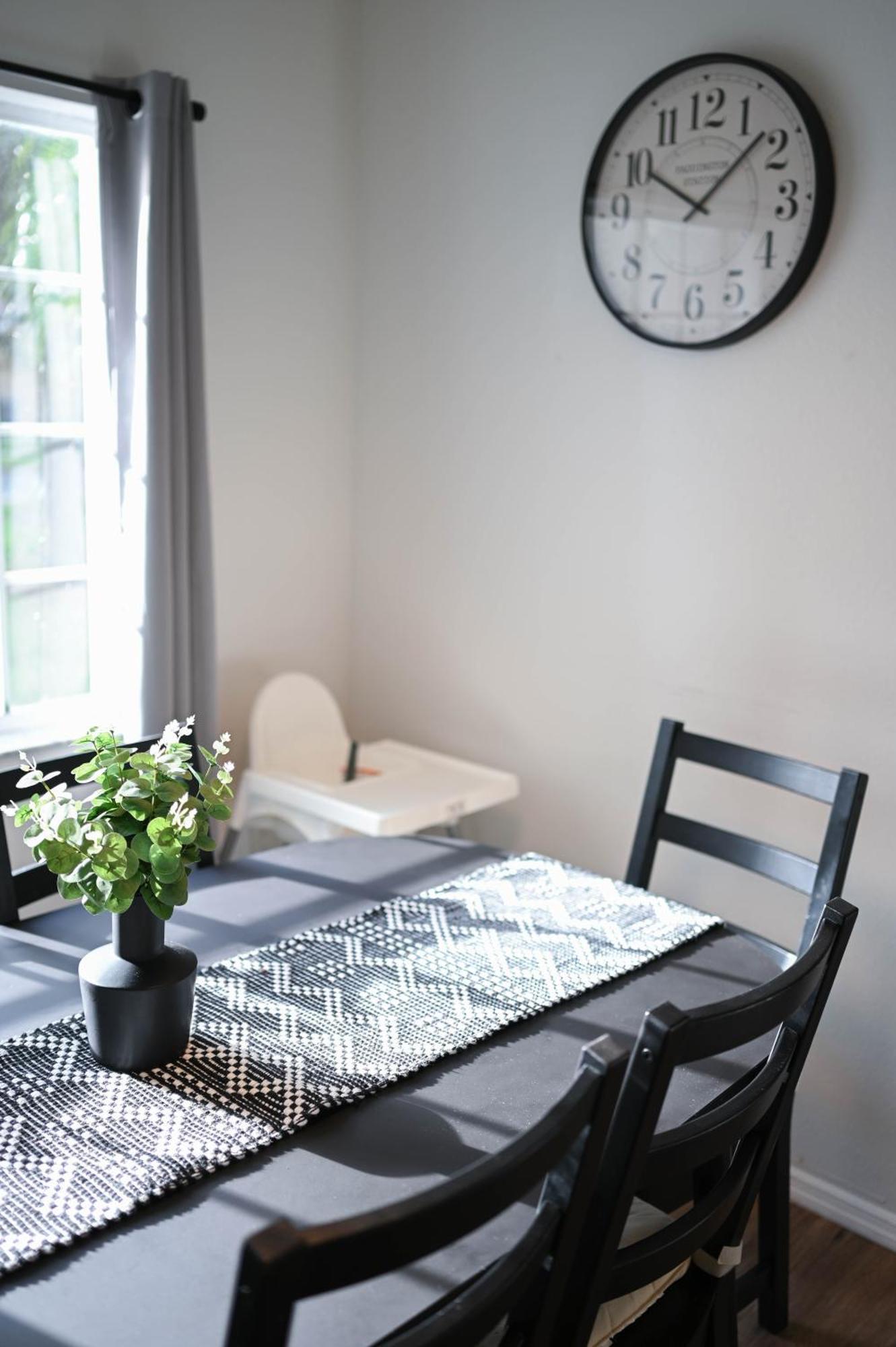 Away From Close To Parks - Pet Friendly *