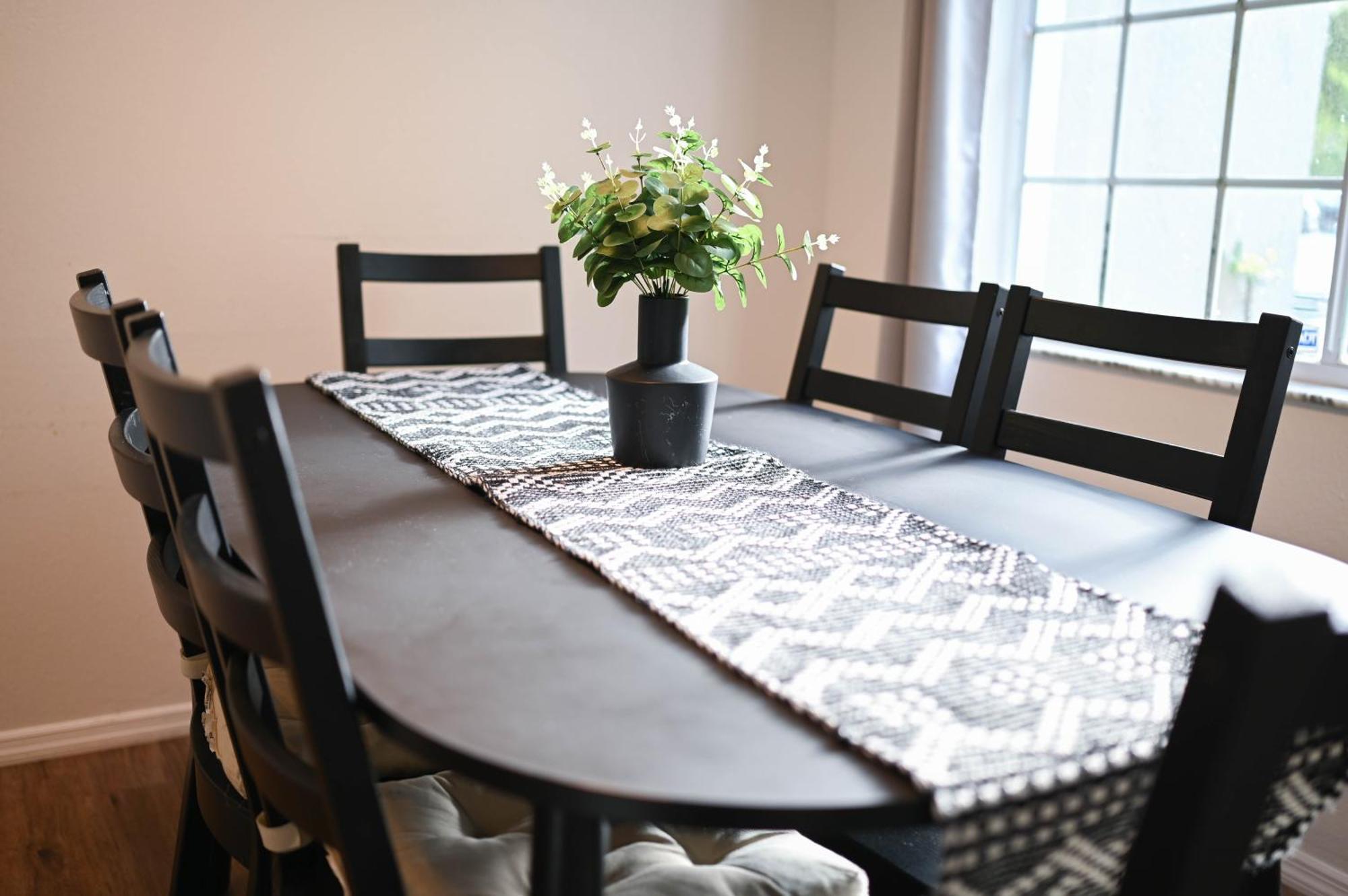 Away From Close To Parks - Pet Friendly Davenport