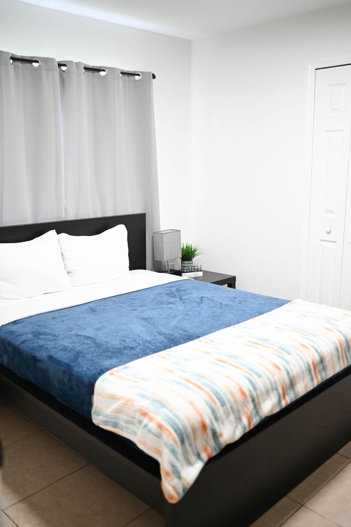 Away From Close To Parks - Pet Friendly * Davenport